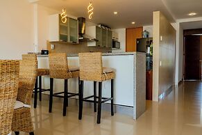 Luxury Condo with Private Beach 4BR