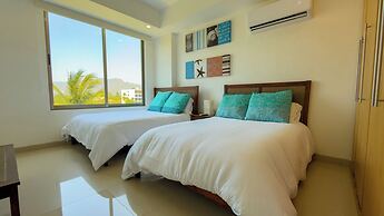 Luxury Condo with Private Beach 4BR