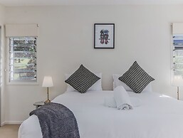 Macadamia Ocean Escape