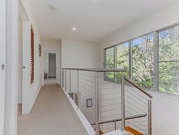 Macadamia Ocean Escape