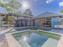 Macadamia Ocean Escape