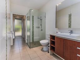 Macadamia Ocean Escape