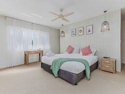 Macadamia Ocean Escape