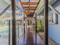 Macadamia Ocean Escape