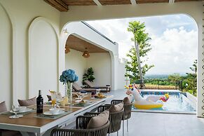 The Peak Hill Pool Villa