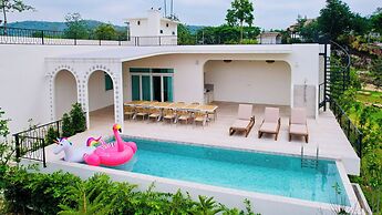 The Peak Hill Pool Villa