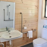 Lakes Edge Lodge