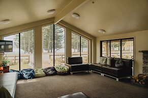 Lakes Edge Lodge