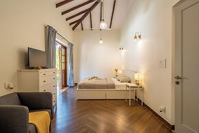 ELIVAAS  Lumin 4 BHK with Pool in Arpora