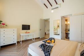 ELIVAAS  Lumin 4 BHK with Pool in Arpora
