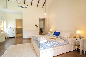 ELIVAAS  Lumin 4 BHK with Pool in Arpora