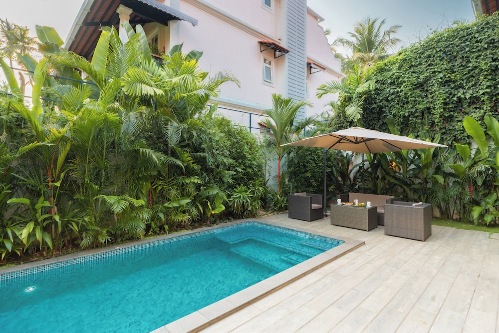 ELIVAAS  Lumin 4 BHK with Pool in Arpora