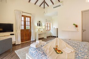 ELIVAAS  Lumin 4 BHK with Pool in Arpora