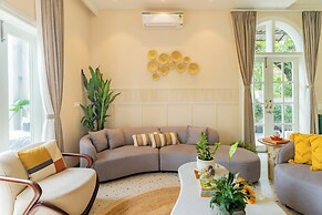 ELIVAAS Vacasa 5BHK PetFriendly & Pool