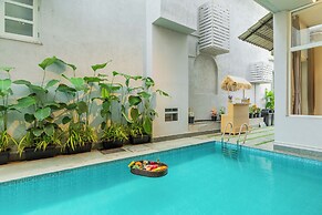 ELIVAAS Vacasa 5BHK PetFriendly & Pool