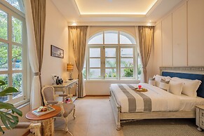 ELIVAAS Vacasa 5BHK PetFriendly & Pool