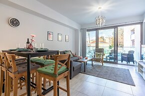 Crystal 2-BR Apt & Balcony in Larnaca