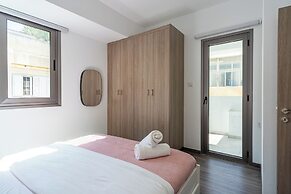 Crystal 2-BR Apt & Balcony in Larnaca