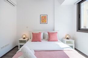 Crystal 2-BR Apt & Balcony in Larnaca