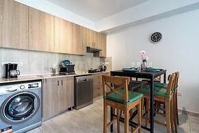 Crystal 2-BR Apt & Balcony in Larnaca