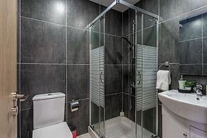 Crystal 2-BR Apt & Balcony in Larnaca