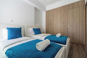 Crystal 2-BR Apt & Balcony in Larnaca