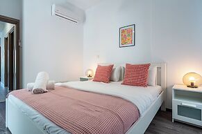 Crystal 2-BR Apt & Balcony in Larnaca