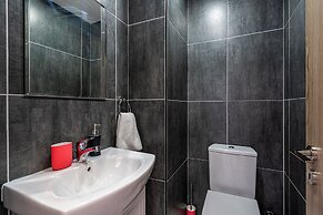 Crystal 2-BR Apt & Balcony in Larnaca