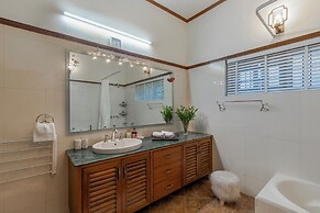 ELIVAAS 3 BHK with lounge The Meadow