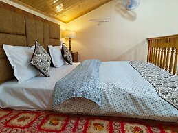 AASRA PARADISE HOTEL