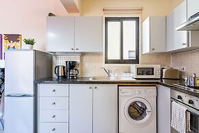 Freya 1-Bedroom Apt & Balcony in Larnaca