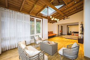 ELIVAAS Antarmann Casa Ember 2BHK