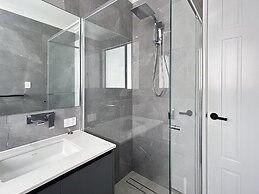 Spacious 4 bed Home With Open Plan Living