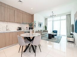 Beachfront Living Marina Skyline Views