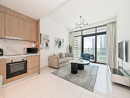 Beachfront Living Marina Skyline Views