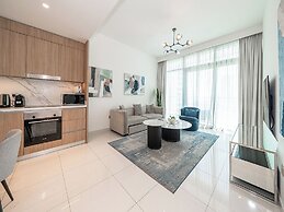 Beachfront Living Marina Skyline Views