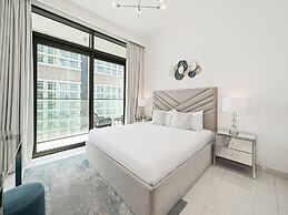 Beachfront Living Marina Skyline Views