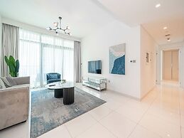 Beachfront Living Marina Skyline Views
