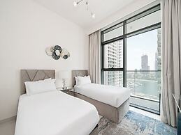 Beachfront Living Marina Skyline Views