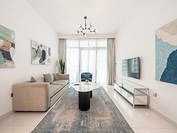 Beachfront Living Marina Skyline Views