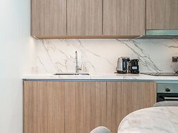 Beachfront Living Marina Skyline Views