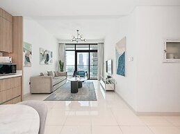 Beachfront Living Marina Skyline Views