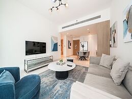 Beachfront Living Marina Skyline Views
