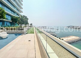 Beachfront Living Marina Skyline Views