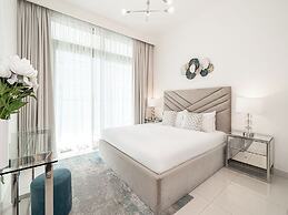 Beachfront Living Marina Skyline Views