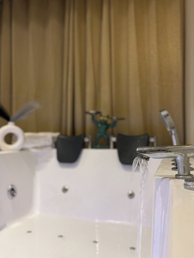 Namaste B&B With Jacuzzi I Noida
