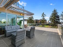Stylish 2-bed With Terrace, 3-min Walk to Beach