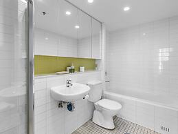 Stylish 2-bed With Terrace, 3-min Walk to Beach