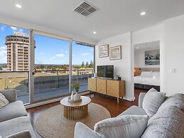 Stylish 2-bed With Terrace, 3-min Walk to Beach