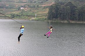 Bunyonyi Luxury Resort